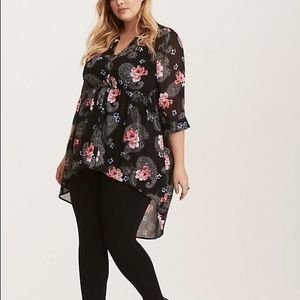 Torrid- PAISLEY PRINT CHIFFON BUTTON FRONT TOP